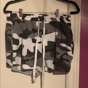 Fashionova camo shorts